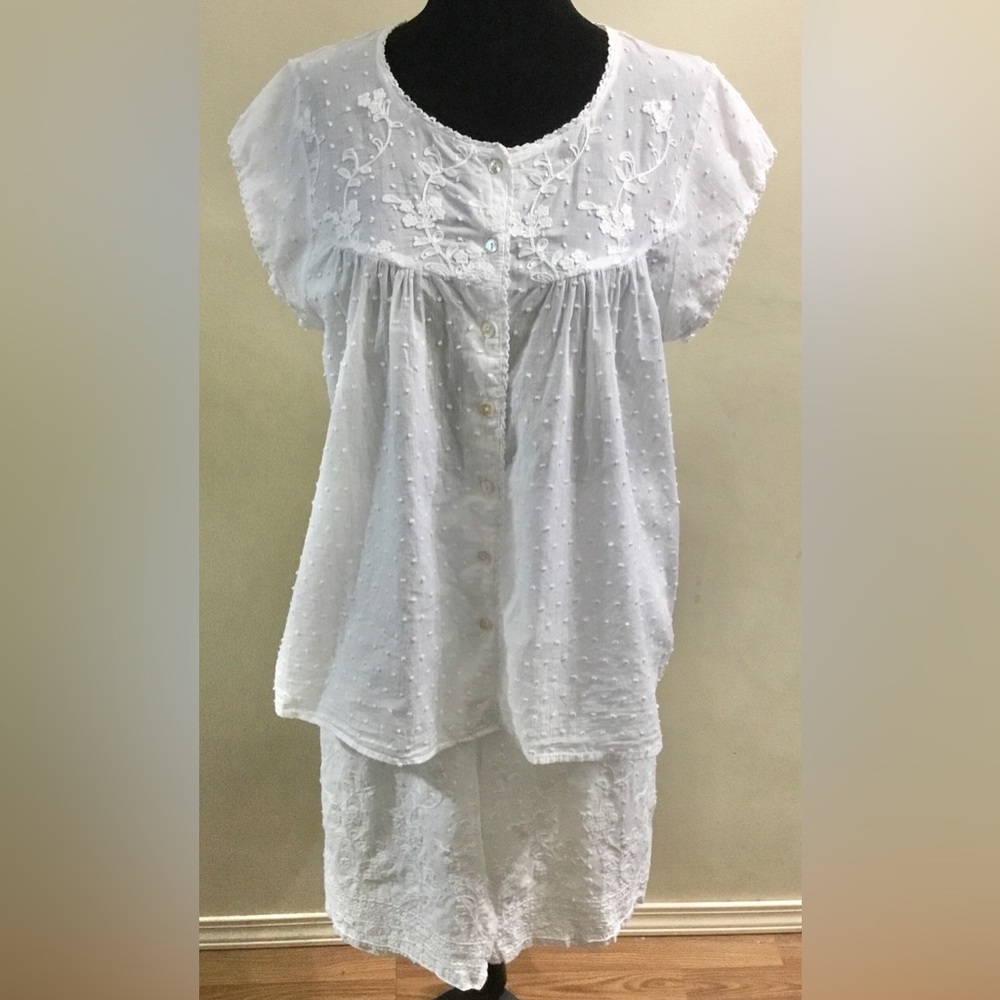 Victoriana lace embroidered two piece sleep wear